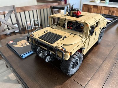 CaDA Bricks 1:8 Humvee C61036W