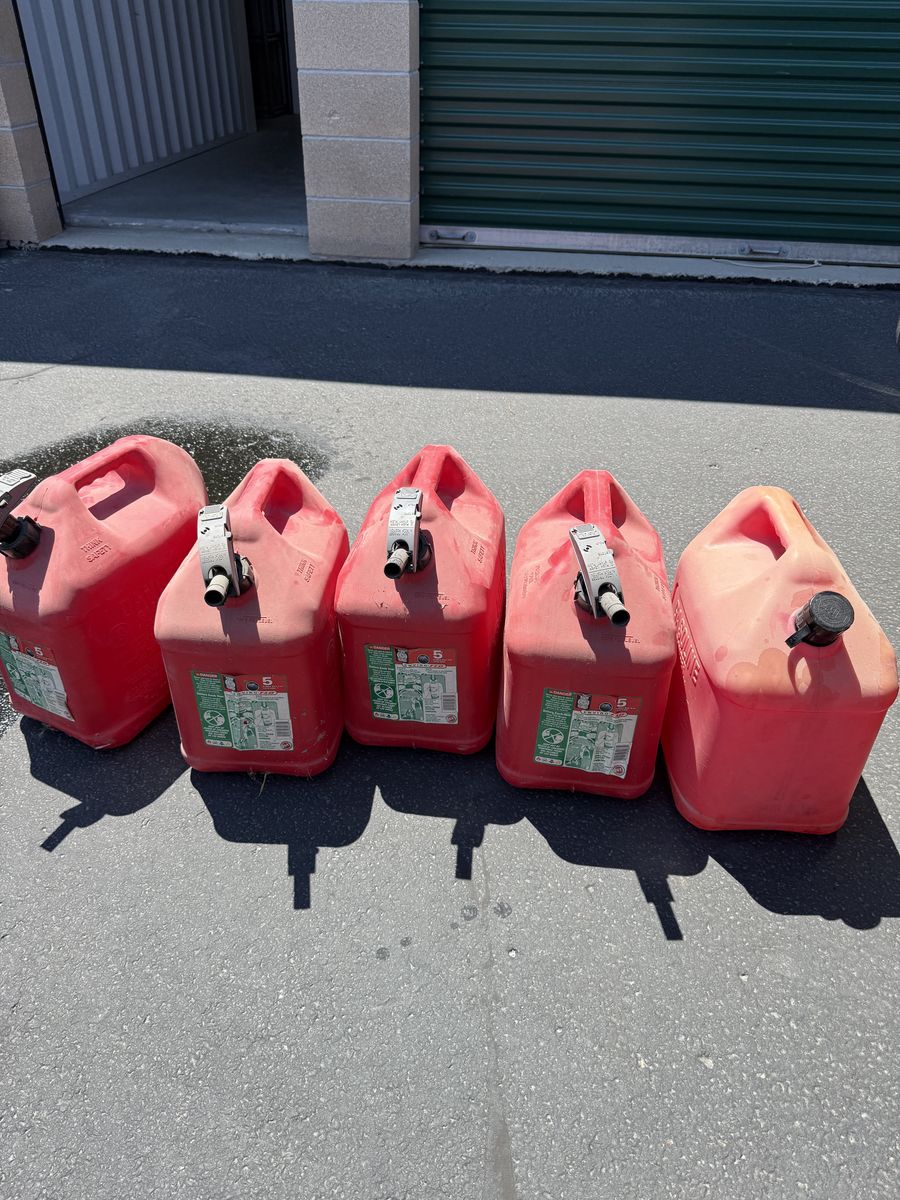 5 Gallon Gas Cans 4