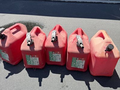 5 Gallon Gas Cans 4