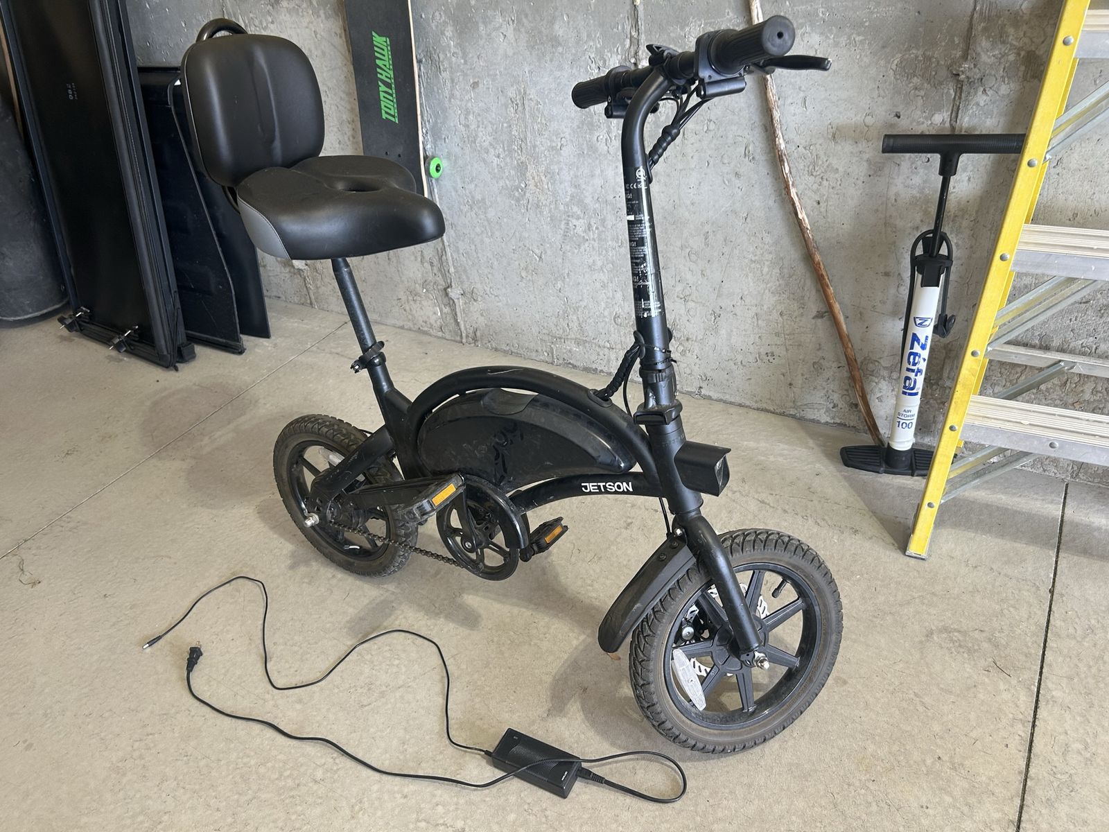 Jetson Electric Bike with Charger and Padded Seat
