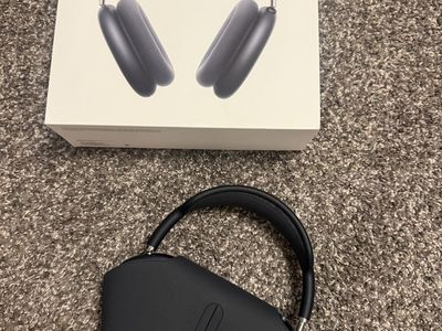 Apple AirPods Max Space Gray Wireless Over-Ear Headphones with Case
