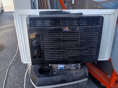 Midea MAW05M1WBL 5000 BTU Window Type Air Conditioner 115V