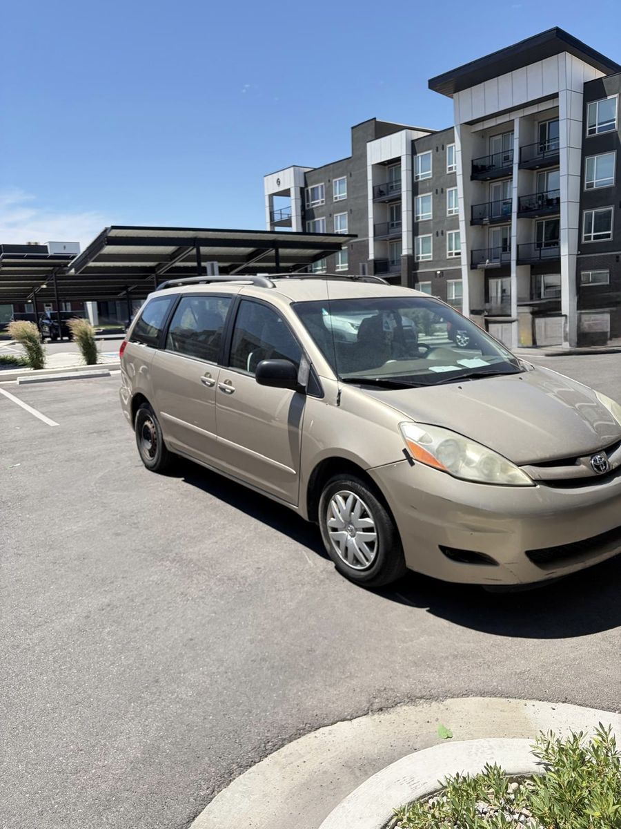 2007 Toyota Sienna CE 8-Passenger