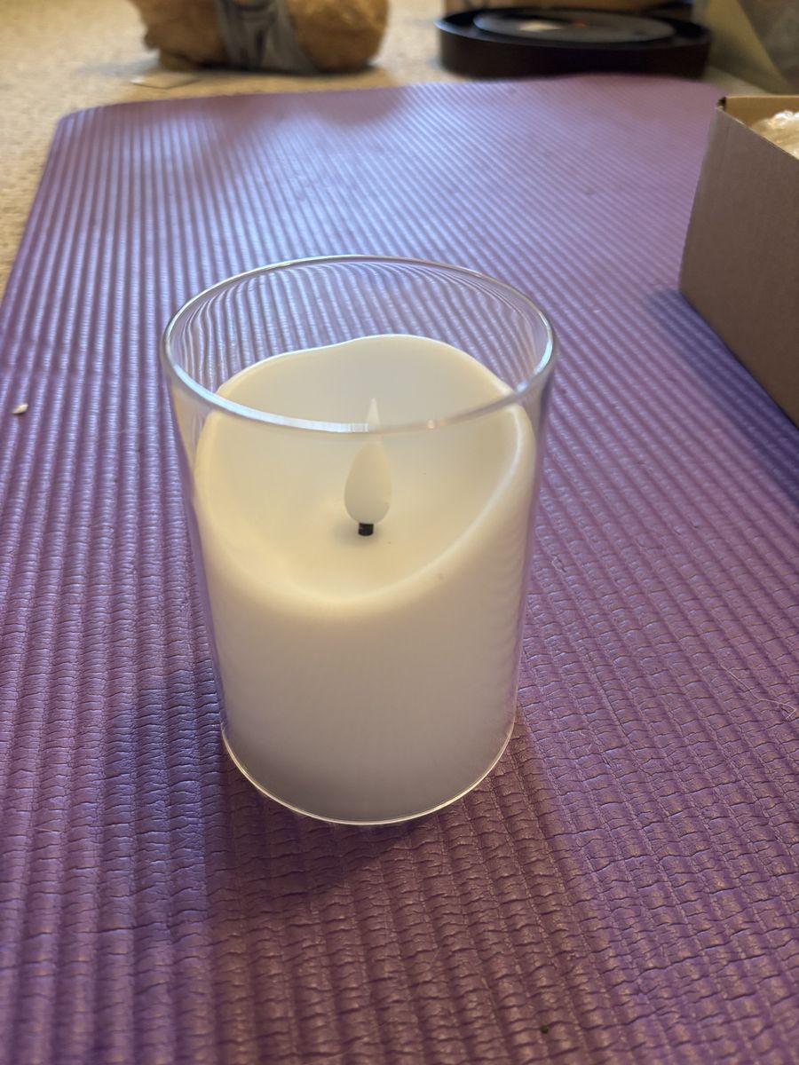 Flameless flickering LED Pillar Candles with remotes - Set of 5, White