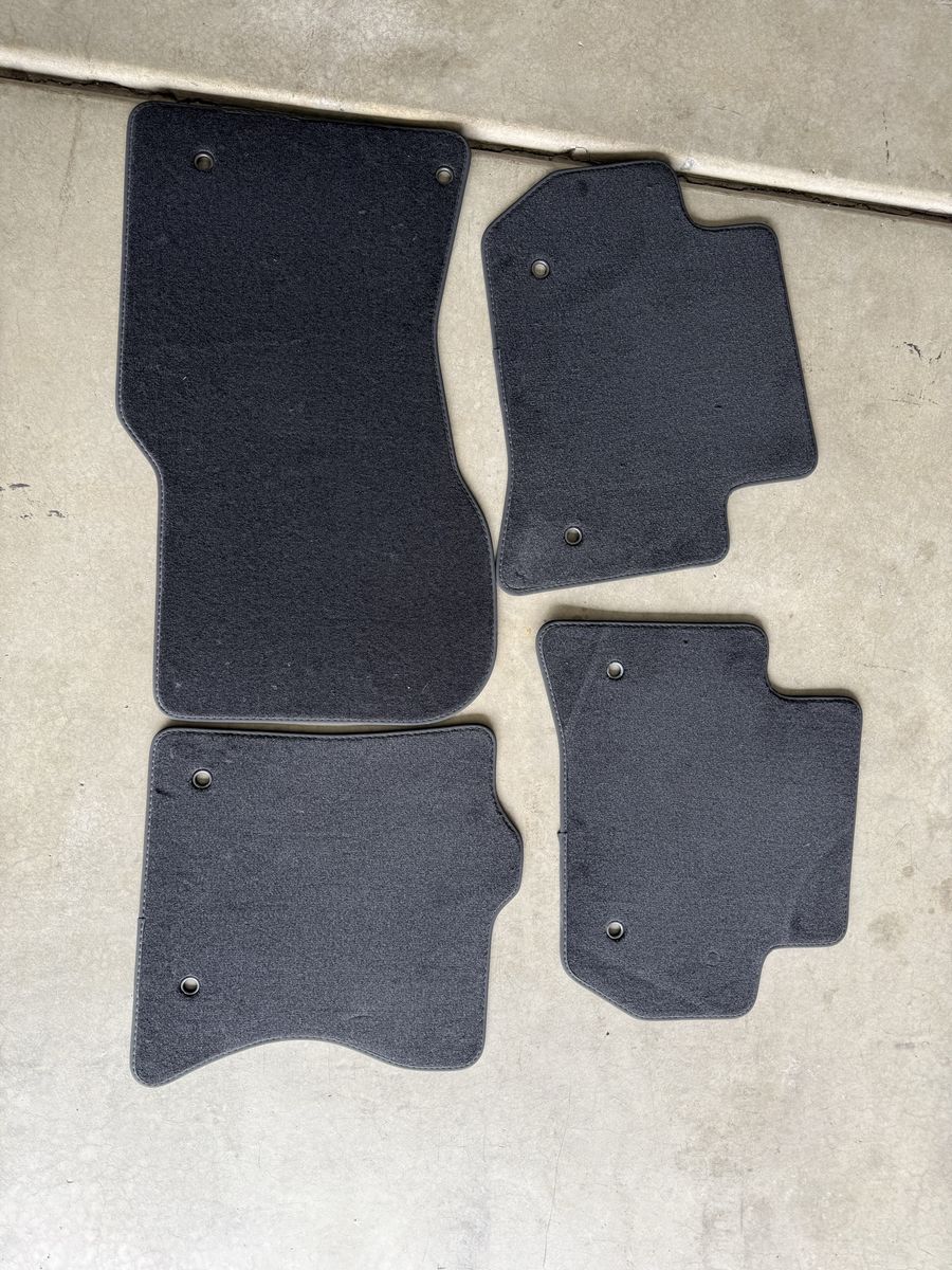 New 2022 OEM Range Rover velar floor mats