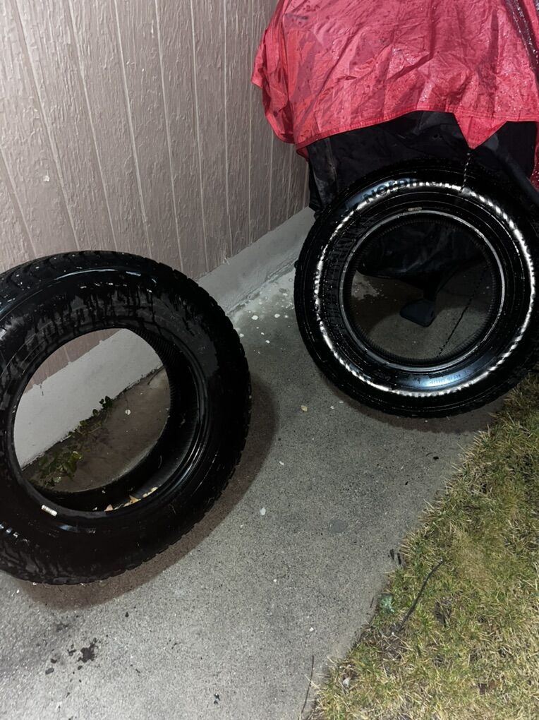 Nokian Nordman 9 SUV 215/70R16 100T Tires (2)