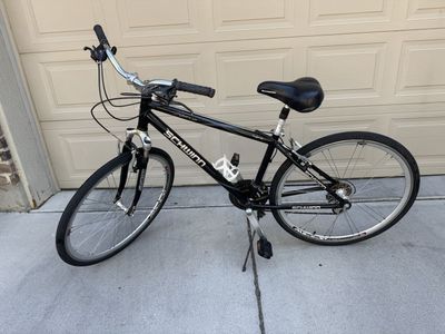 Schwinn Avenue Hybrid Series Bike