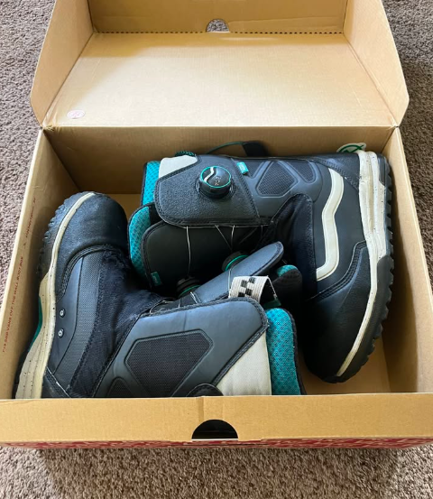 Women's Vans Snowboard boots Size 8