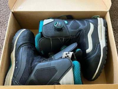 Women's Vans Snowboard boots Size 8