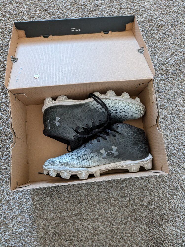 under armour football cleats
