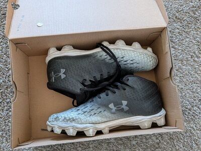 under armour football cleats