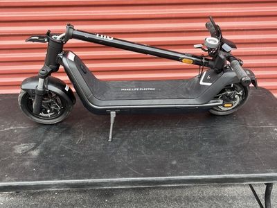 Like New NIU KQI 300 P Electric Scooter
