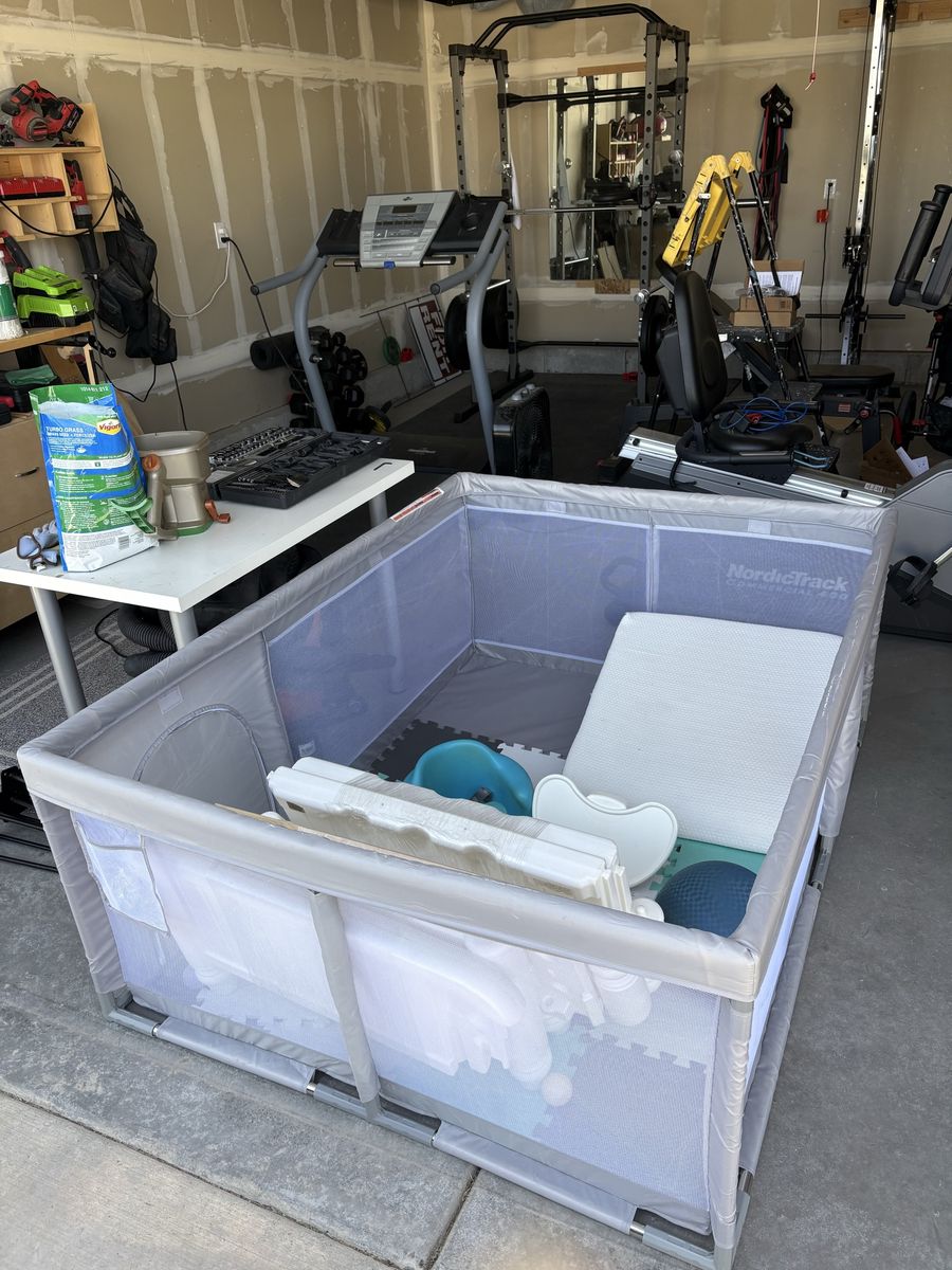 Baby play pen