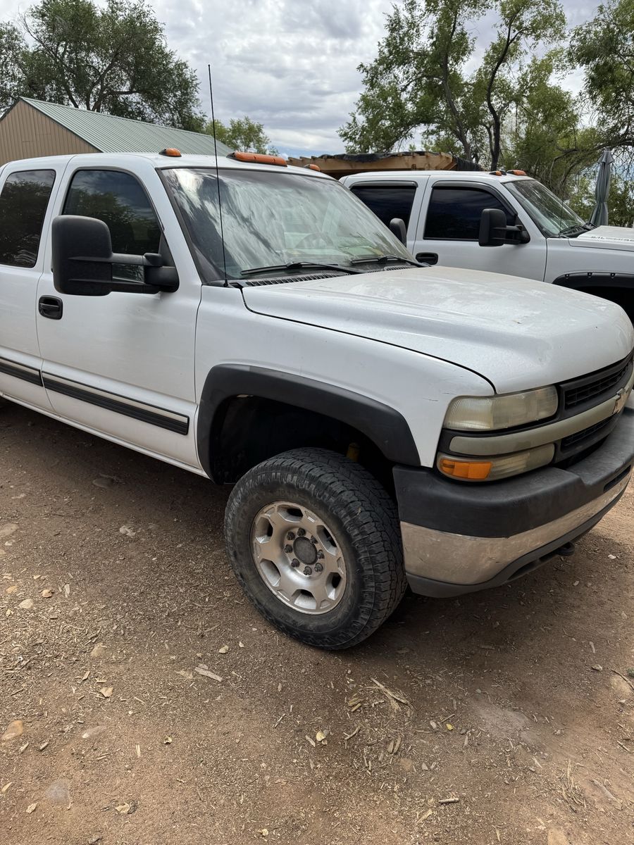 2002 Chevrolet Silverado 2500HD Crew Cab Pickup Truck Used bad oil pump 