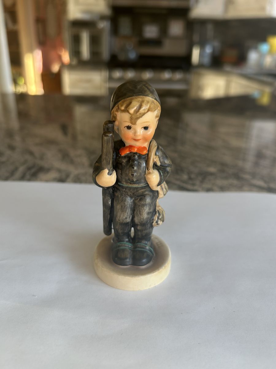 .Goebel Hummel #122/0 Chimney Sweep – West Germany – 4.5” Tall