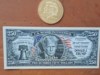 Donald Trump Commemorative Gold-Tone Coin and $250 Novelty Bill Set