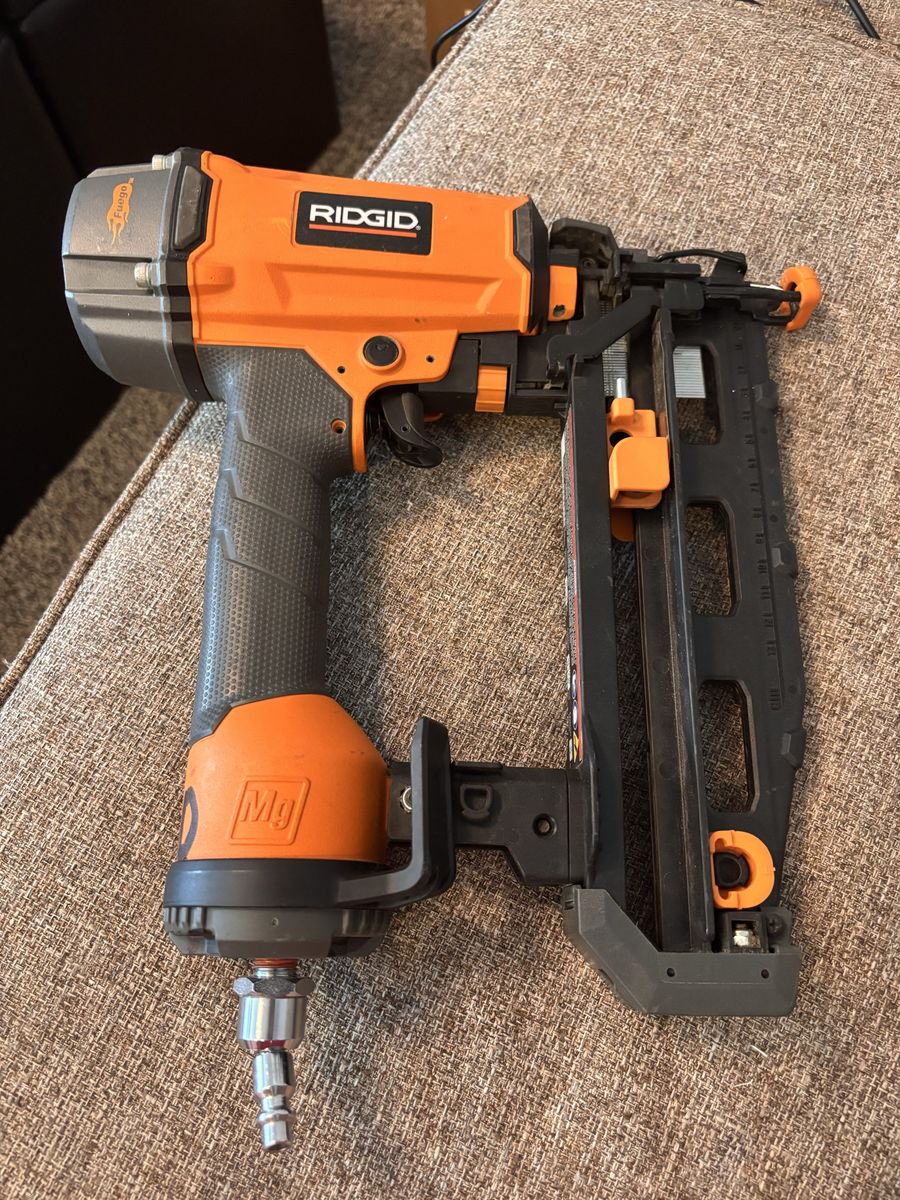 Ridgid Pneumatic 16 Gauge Finish Nailer