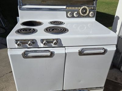 Vintage Frigidaire Wonder-Oven Electric Range Stove - Classic White, 4-Burner, Mid-Century Appliance