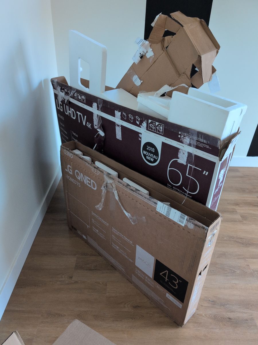 Free moving boxes including TV boxes