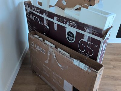 Free moving boxes including TV boxes