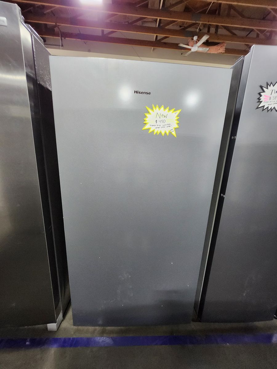 BRAND NEW!! HISENSE 17 CF CONVERTIBLE UPRIGHT FRIDGE/FREEZER!
