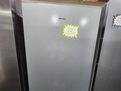 BRAND NEW!! HISENSE 17 CF CONVERTIBLE UPRIGHT FRIDGE/FREEZER!