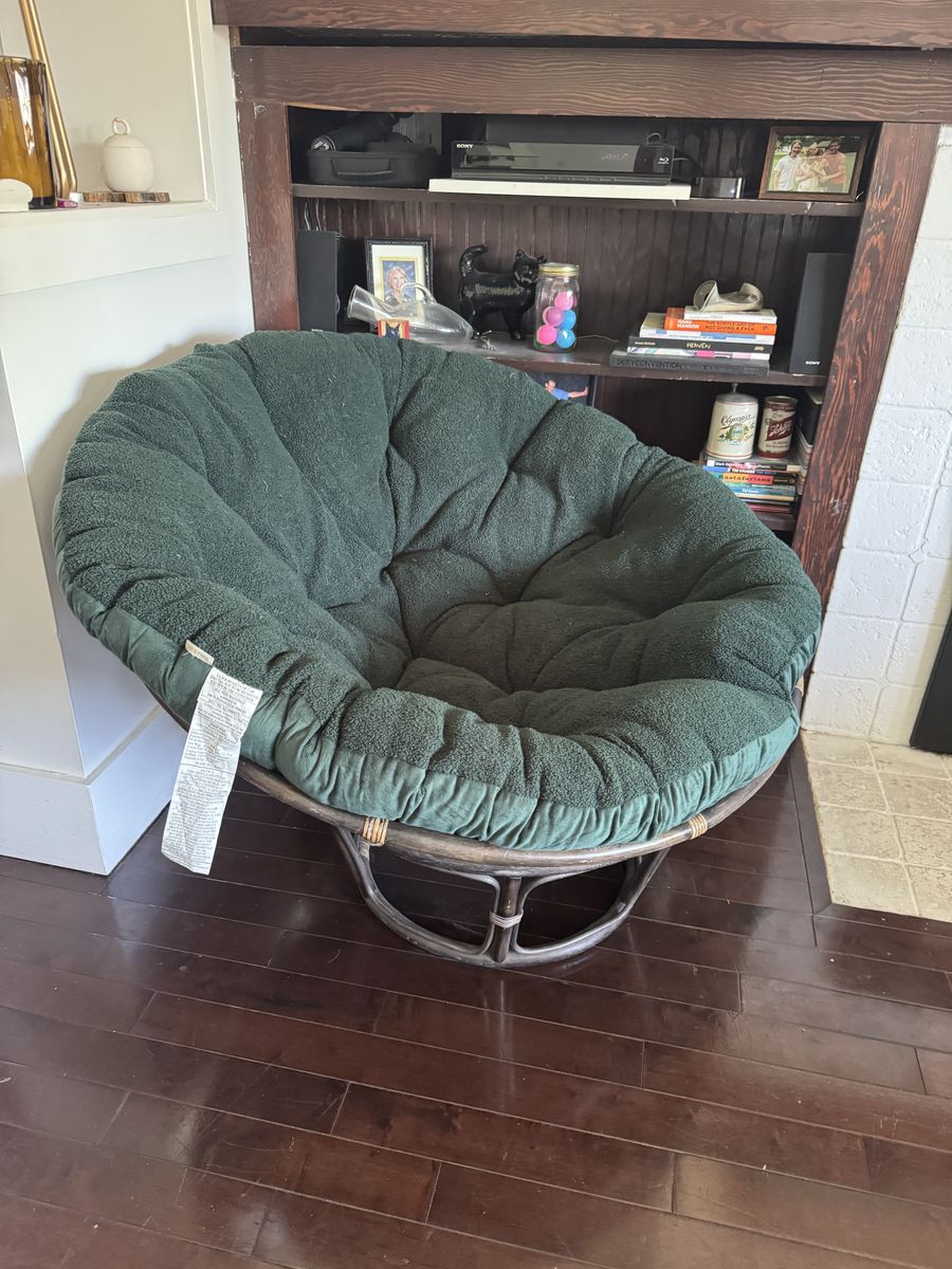 Single Papasan Chair w/ Green Cushion