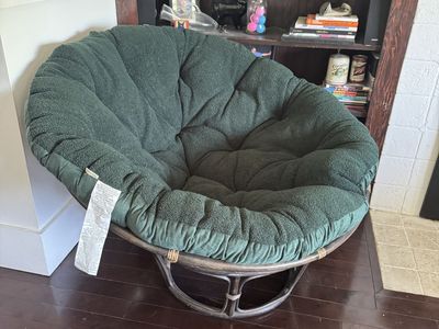 Single Papasan Chair w/ Green Cushion