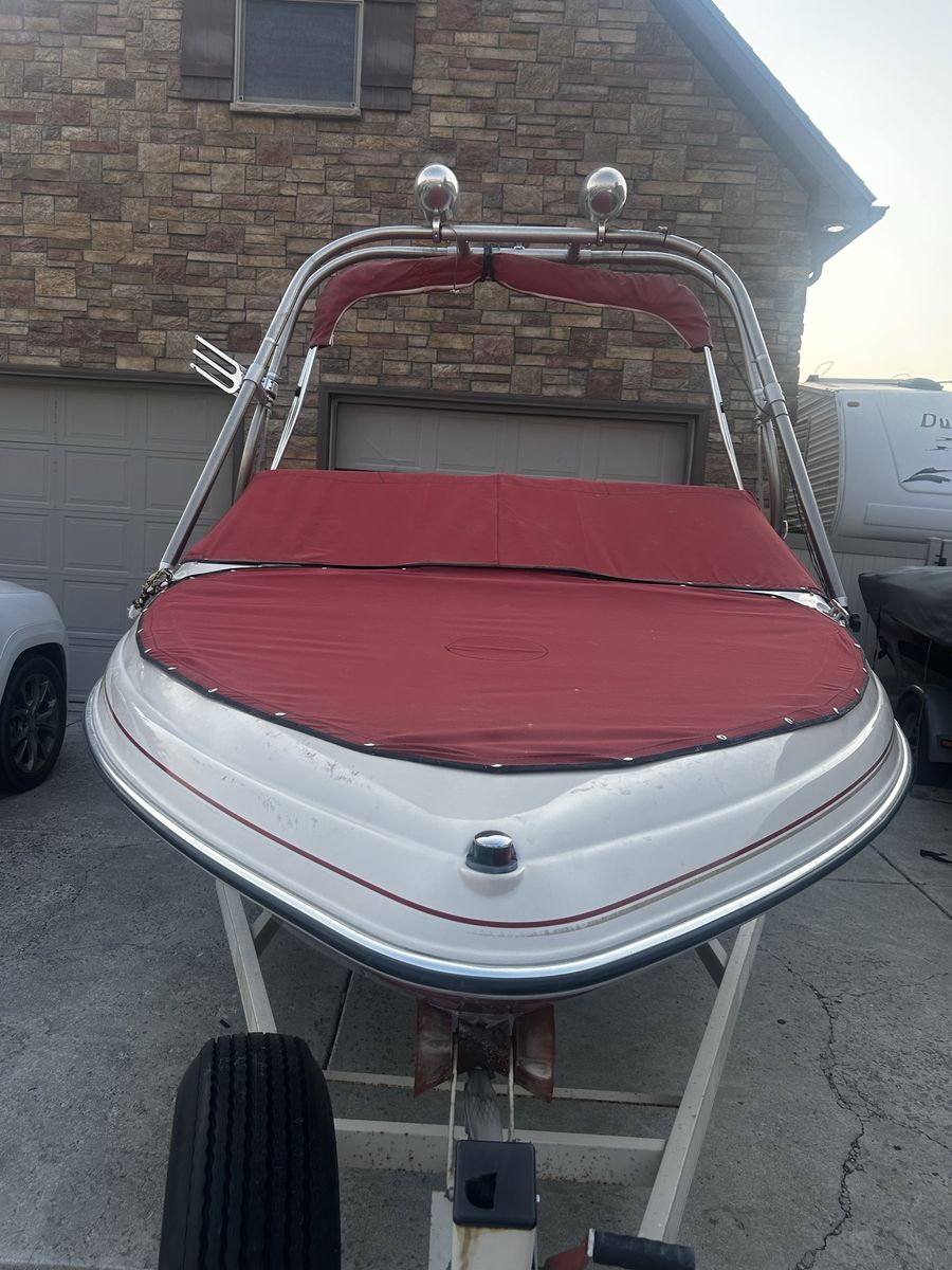 2000 Glastron GX 185 18ft Nice 3 person tube and two wakeboards with ropes included ready for fun on the water!