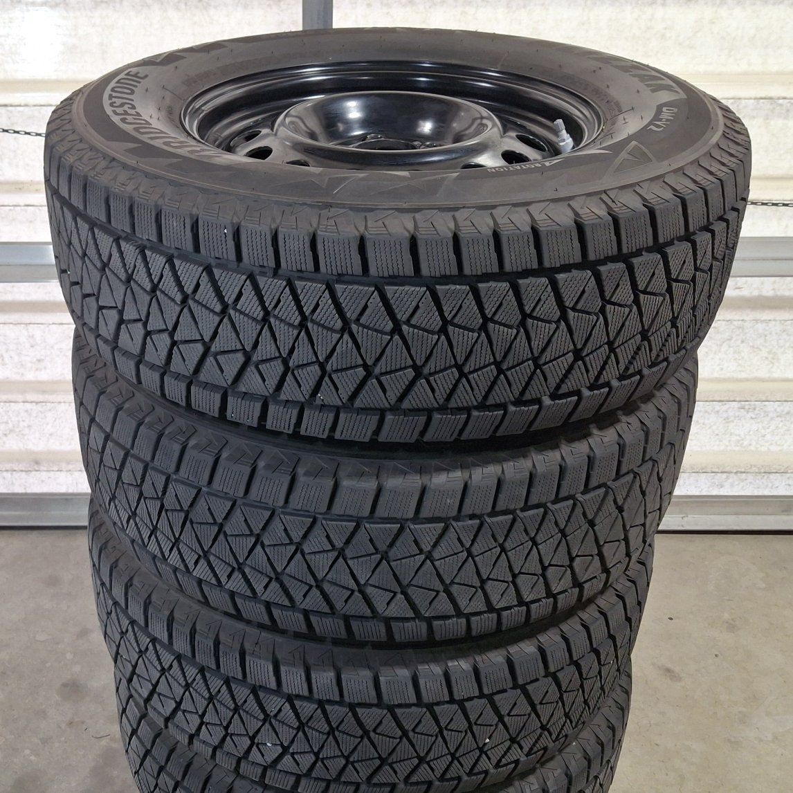 Honda Pilot Bridgestone Blizzak DM-V2 235 70R 16