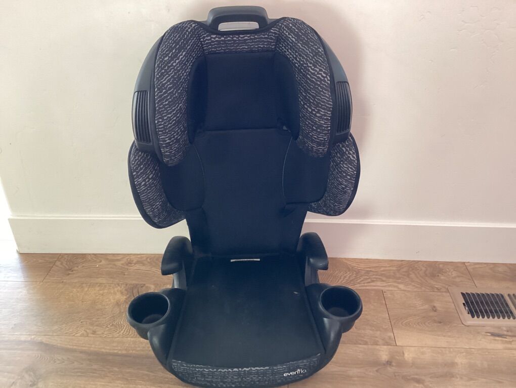Cuishoned Carseat For Toddler / Baby