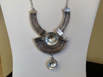 NEW - Beautiful Antique Silver and Large Rhinestones Collar Length Necklace - See Photos