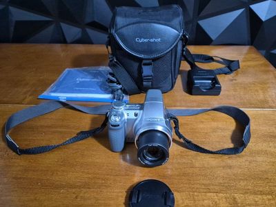 Sony Cyber-Shot DSC-H2, Digital Still Camera, 6.0 Megapixel, 12x Optical, 2x Digital Zoom Lens, 2.0" LCD Screen
Batteries, Charg