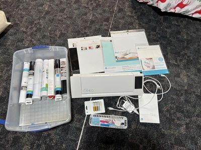 Silhouette CAMEO Electronic Cutting Machine that connects to your computer with endless designs to choose from