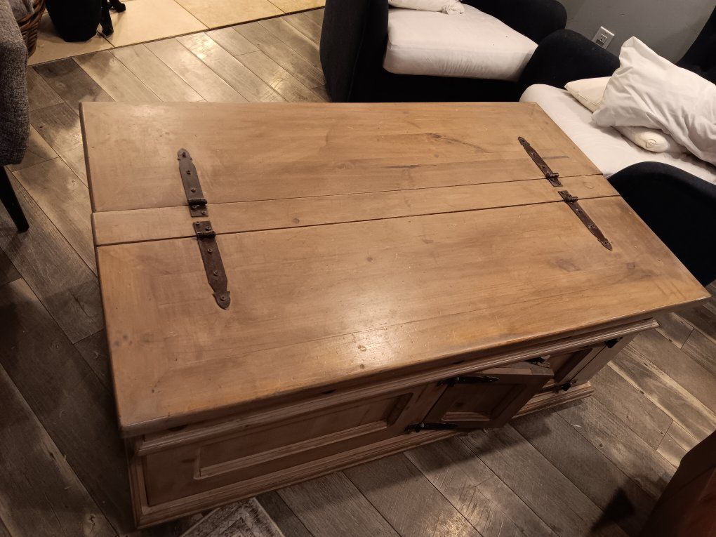 Vintage Solid Wood Storage Coffee Table with Lift Top & Side Cabinets
