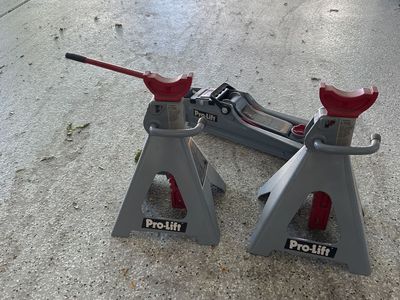 Pro-Lift 6-Ton Jack Stands + Floor Jack (Jack Needs Repair)