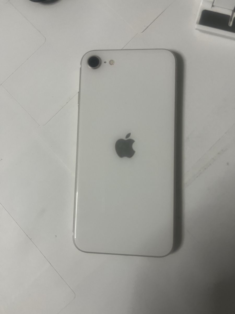 Iphone SE new gen starlight BRAND NEW CONDITION. Send an offer!!