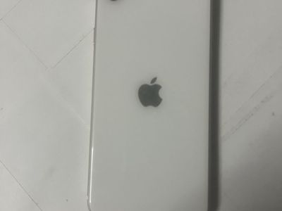 Iphone SE new gen starlight BRAND NEW CONDITION. Send an offer!!