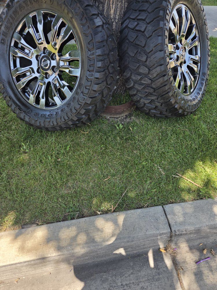 2 33×12.50R20LT NISSAN TITAN RIMS AND 2IRES