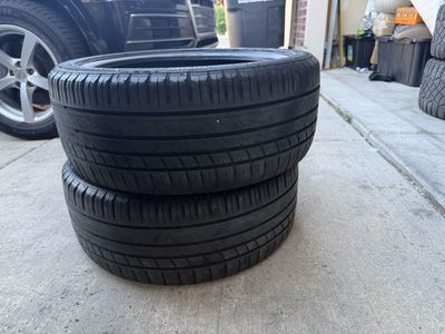 PAIR ONLY: (2) 225/40R18 Nokian All-Season Tires