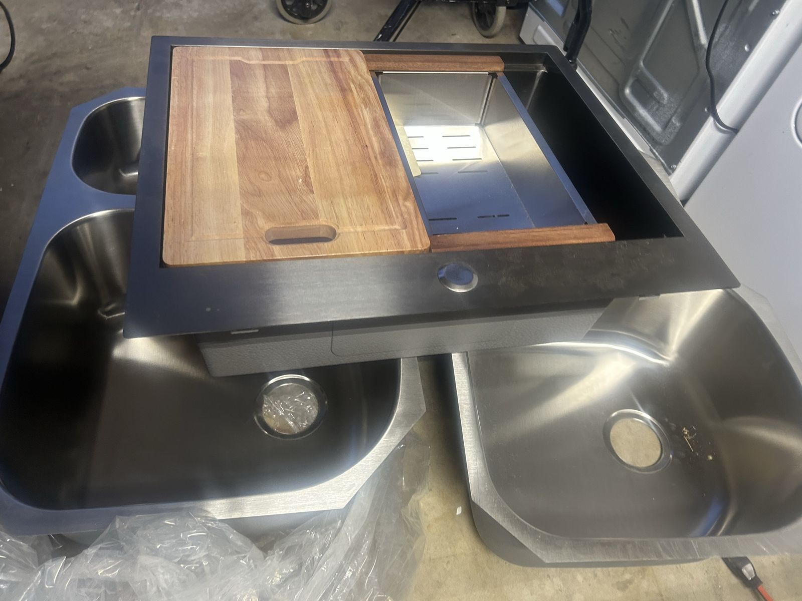 Lot of 3 new sinks msrp $350 must go porch pickup
