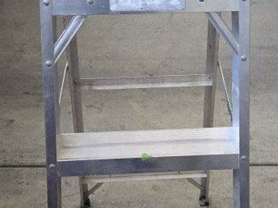 Werner 5 ft. Type III Aluminum Step Ladder 200lb Load Capacity Light Duty Household