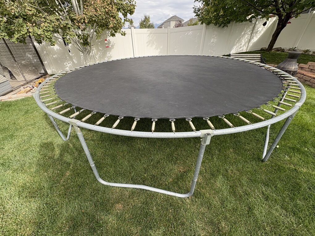 Trampoline 14'