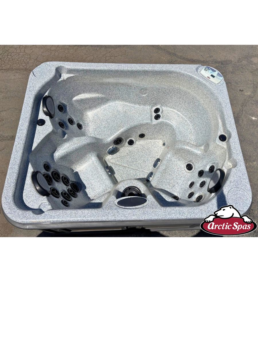 Arctic Spa Fox 7' x 5 1/2' Refurbished