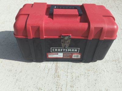 Craftsman 17-in tool box