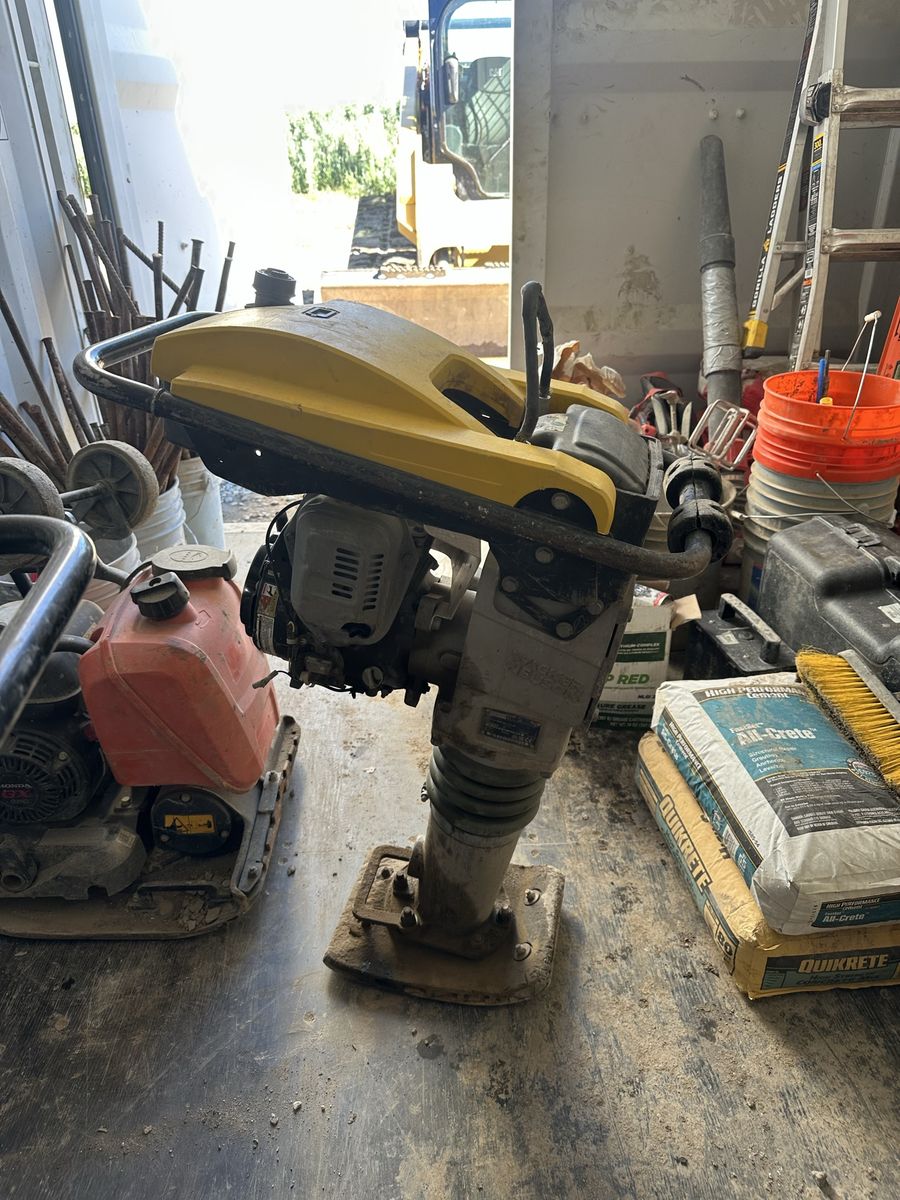 Walker Neuson jumping jack