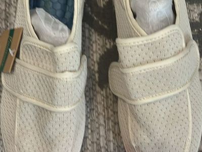 Women’s Size 6, Wide Diabetic Shoes New $20