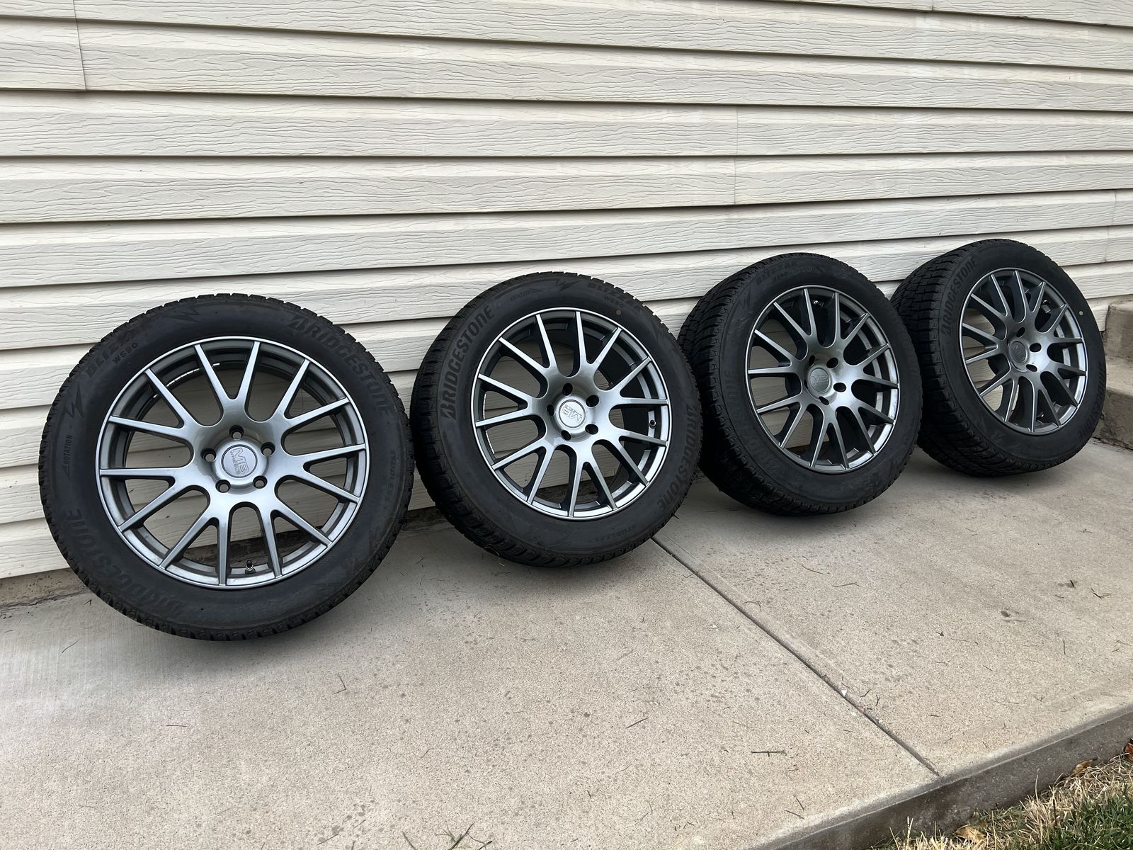 Set of 4 225/55R18 Blizzak tires with rims 